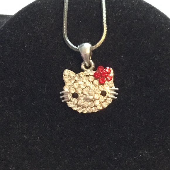 Very cute and sparkling Hello Kitty necklace - Picture 5 of 6